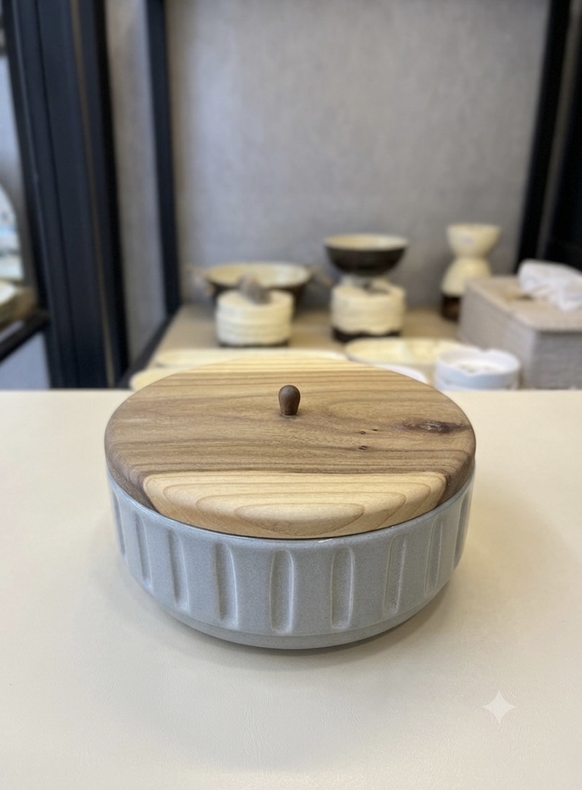 شکلات خوری بزرگ درب چوبی طوسی
